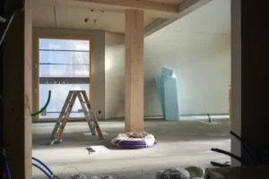 Kellerdecke mit Styropor dämmen, wenn Rohre im Weg sind – Praktische Lösungen für eine saubere Dämmung rund um Leitungen und Installationen