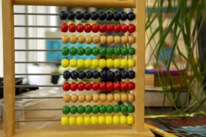 Wie viele Tapetenrollen brauche ich? Wie viele Tapetenrollen brauche ich? Bedarf für einen Raum richtig berechnen